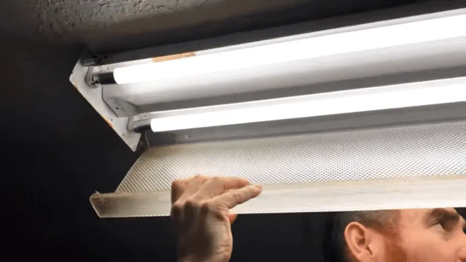 How to Remove Plastic Cover from Fluorescent Light